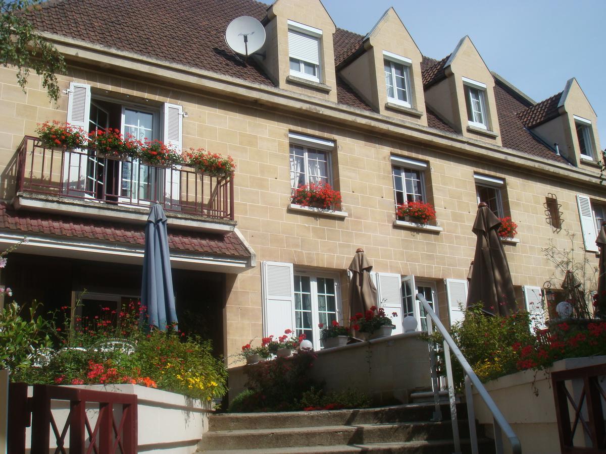 Logis Hotel-Restaurant Les Airelles Neufchâtel-en-Bray 외부 사진